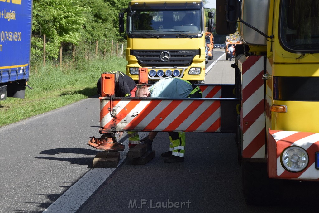 LKW in Boeschung A 3 Rich Frankfurt Hoehe Roesrath Lohmar P032.JPG - Miklos Laubert